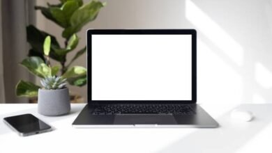 أقوى 6 برامج لتسريع الكمبيوتر 2026 مع تزايد متطلبات البرامج والألعاب في عالم التكنولوجيا اليوم، بقى موضوع سرعة الكمبيوتر حاجة مهمة جدًا. كلنا عارفين إننا ساعات بنحتاج نسرع أجهزة الكمبيوتر بتاعتنا عشان نضمن تجربة مستخدم أفضل. وفيه برامج كتير بتساعدنا في الموضوع ده. في المقال ده، هنتكلم عن أقوى 6 برامج لتسريع الكمبيوتر لعام 2026. 1. CCleaner CCleaner هو واحد من البرامج المشهورة في مجال تحسين أداء الكمبيوتر. البرنامج ده بيساعدنا على حذف الملفات المؤقتة والبيانات غير المطلوبة اللي بتتجمع مع الوقت. كمان بيقدر ينظف السجل (Registry) عشان تحسين الأداء العام. استخدامه سهل، وما بياخدش وقت كبير عشان نشوف النتائج. 2. IObit Advanced SystemCare مع Advanced SystemCare، بنقدر نعمل صيانة شاملة لجهازنا. البرنامج ده مش بس بيسرع الأداء، كمان بيحسن من أمان الجهاز. بيحتوي على أدوات لتحسين الإنترنت وتنظيف الملفات الغير مرغوب فيها، وبيشتغل في خلفية النظام عشان يضمن إن كل حاجة شغالة بشكل سلس. 3. Razer Cortex للاعبين، Razer Cortex هو البرنامج الحل. البرنامج ده مش بس بيعمل تسريع لجهاز الكمبيوتر، كمان بيخصص الموارد للألعاب اللي احنا شغالين عليها. يعني لو انت بتحب تلعب، أكيد هتلاقي البرنامج ده مفيد جدًا لزيادة أداء الألعاب، وتقليل أي تأخير ممكن يحصل. 4. Glary Utilities Glary Utilities هو برنامج شامل لتسريع الجهاز وتحسين الأداء. البرنامج ده بيقدم مجموعة كبيرة من الأدوات اللي بتساعدنا في تنظيف النظام، وتحسين السرعة، وحماية الخصوصية. والجميل فيه إنه سهل الاستخدام ومناسب للمستخدمين المحترفين والمبتدئين على حد سواء. 5. Wise Care 365 Wise Care 365 هو برنامج متكامل لتنظيف الجهاز وتحسين أدائه. البرنامج بيقدم أدوات لتنظيف الملفات غير المرغوب فيها، وتحسين السجل، وكمان إدارة بدء التشغيل. وبيتمتع بواجهة مستخدم سهلة، يعني حتى لو كنت مبتدئ هتقدر تستخدمه بكل سهولة. 6. Auslogics BoostSpeed آخر برنامج معانا في القائمة هو Auslogics BoostSpeed. البرنامج ده مناسب بشكل خاص لتحسين أداء الكمبيوتر على مستوى عام. بيقدم أدوات متنوعة لتنظيف النظام، وعلاج مشاكل السجل، وتحسين سرعة الإنترنت. كمان فيه ميزة مراقبة الأداء اللي بتساعدنا في متابعة حالة الجهاز بشكل مستمر. حل المشكلة بسرعة دلوقتي بعد ما استعرضنا أقوى 6 برامج لتسريع الكمبيوتر، نتمنى إننا نكون قدمنا لكم معلومات مفيدة. كل برنامج من البرامج دي له ميزاته الفريدة، وكمان ممكن يساعدنا في تحسين الأداء العام للجهاز بتاعنا. احنا بننصحكم بتجربة البرامج دي، واختاروا الأنسب ليكم حسب احتياجاتكم. وفي النهاية، اهدوا نفسكم وقتًا لتجديد الأجهزة وتحسين أدائها، واستمتعوا بتجربة استخدام أفضل.